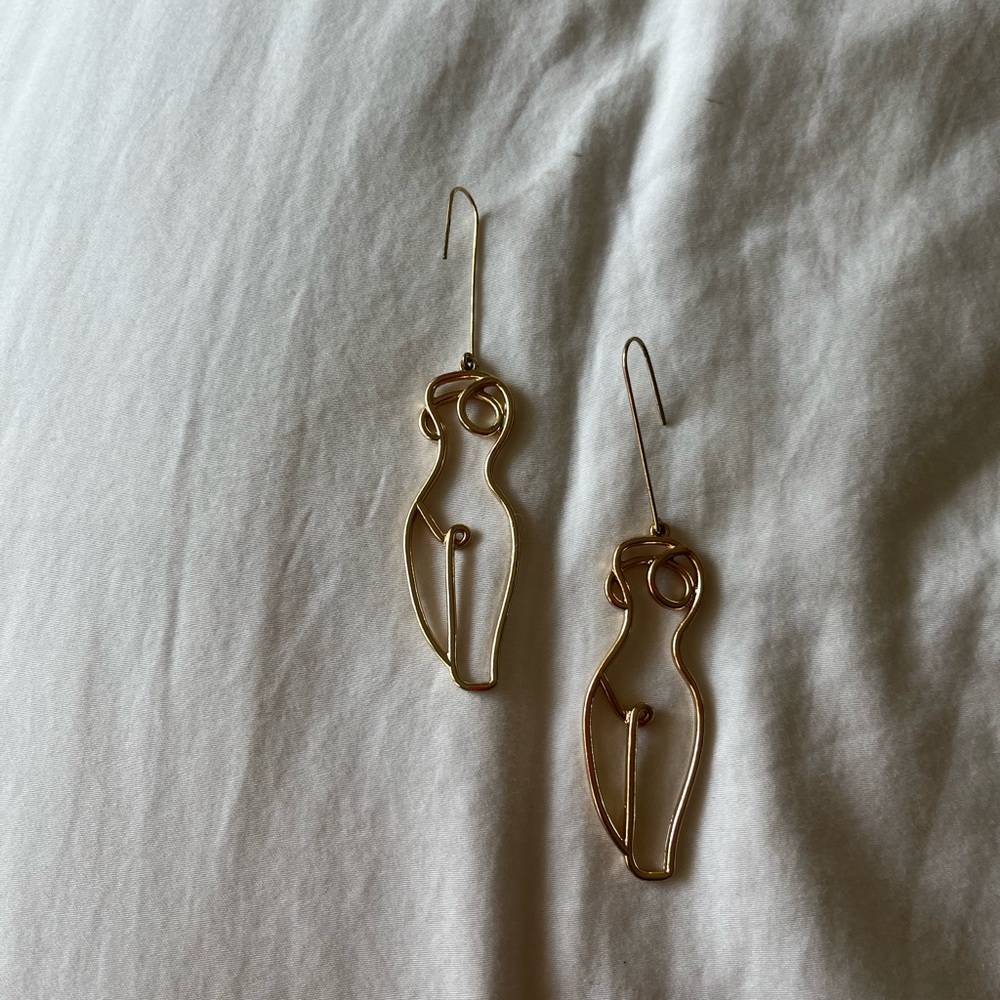 STATEMENT EARRINGS
